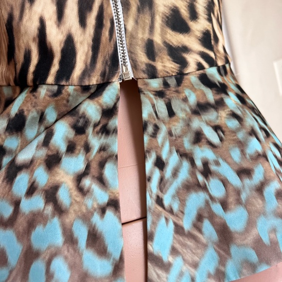 GUESS BY MARCIANO FADE AWAY LEOPARD PEPLUM TOP - Picture 9 of 9